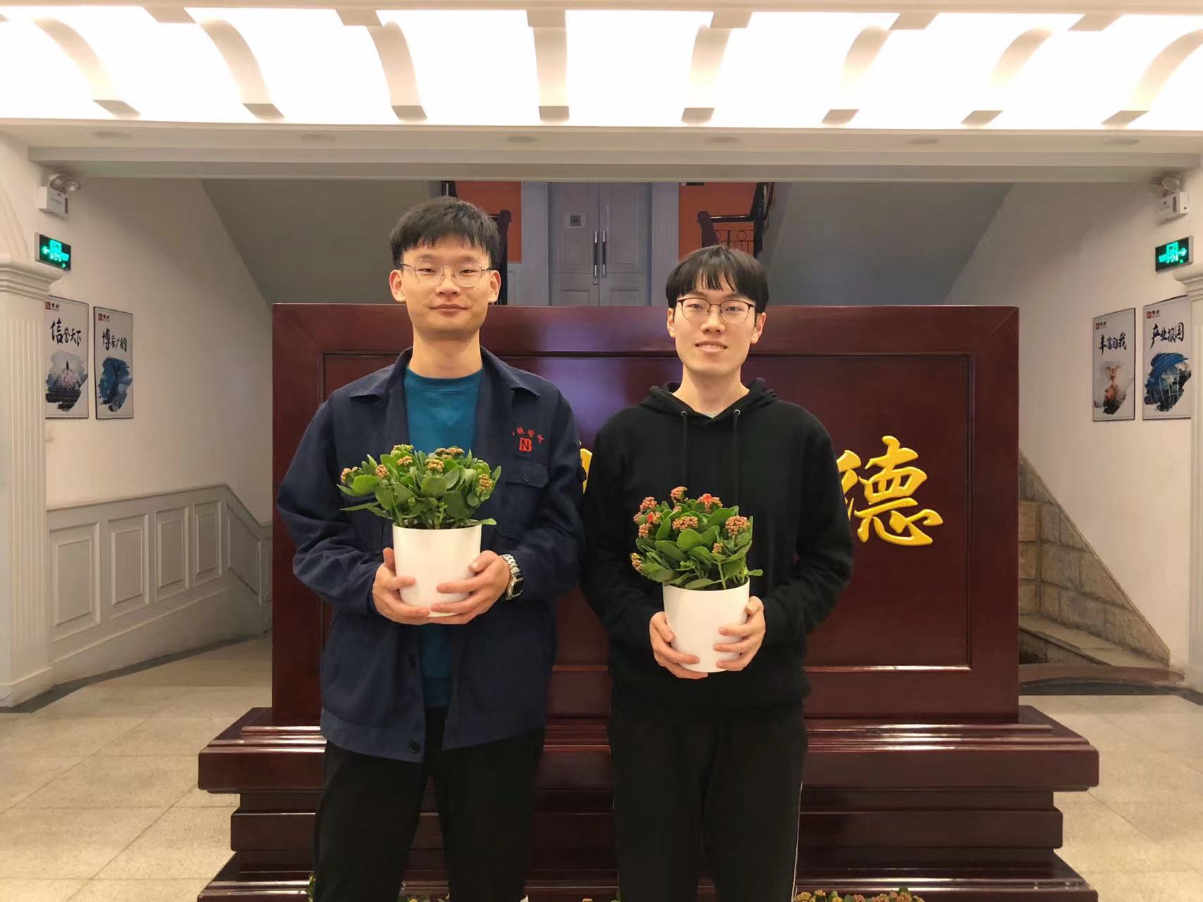 向陽(yáng)而生 逐光而行 心有暖陽(yáng) 何懼風(fēng)霜